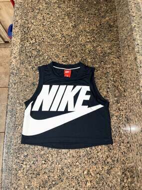Nike Women's Graphic Logo Crop Tank Top Black Size XS
